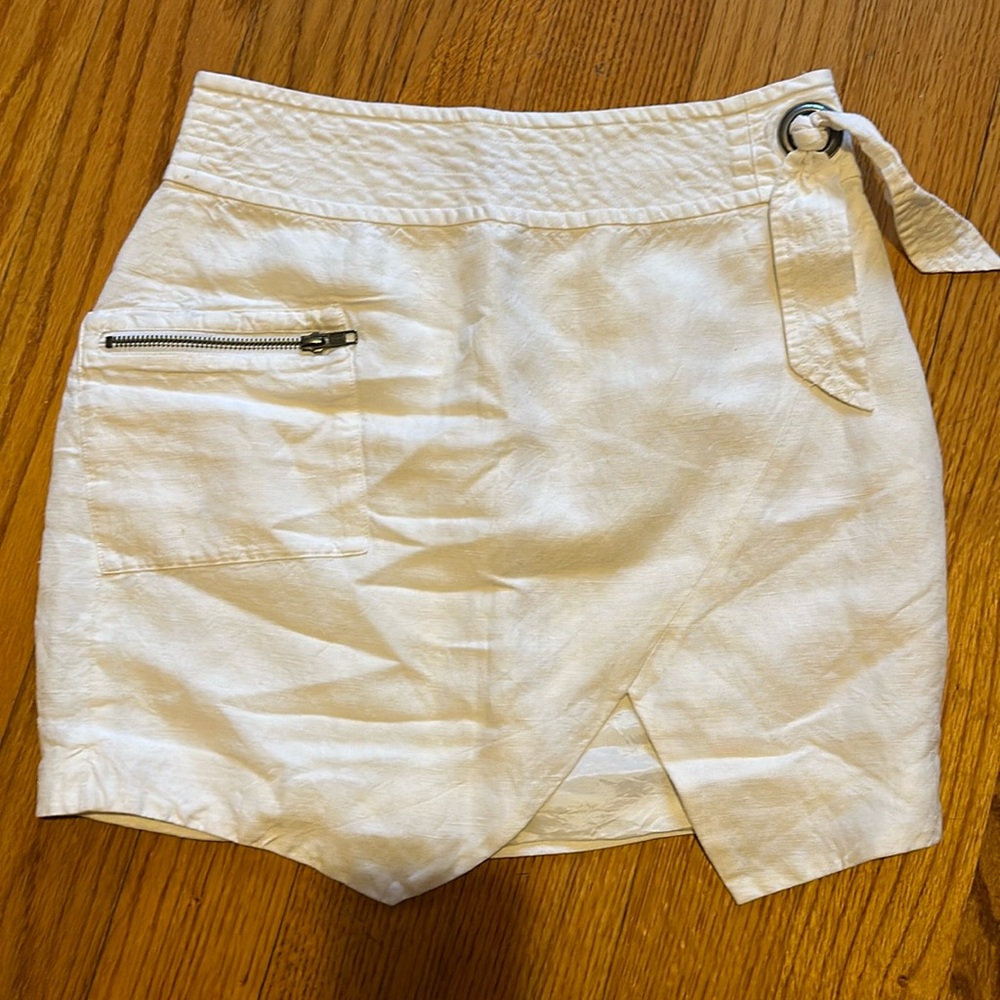 Alex + Alex off white mini skirt
